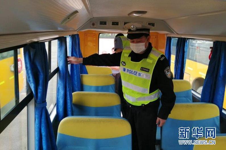 江门交警当好“四员”筑牢校园交通安全基石